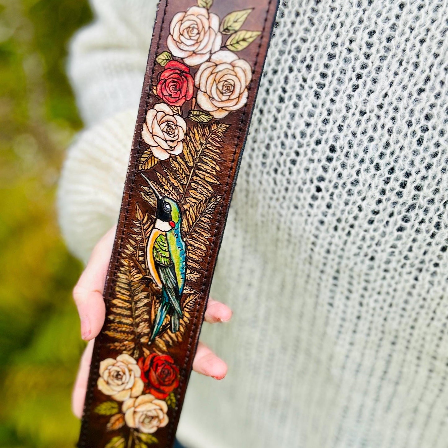 Personalized Bird Guitar Strap - Retro Style strap for Acoustic, Bass, Classical & Electric Guitar - Gift for her/him/them - Hummingbird