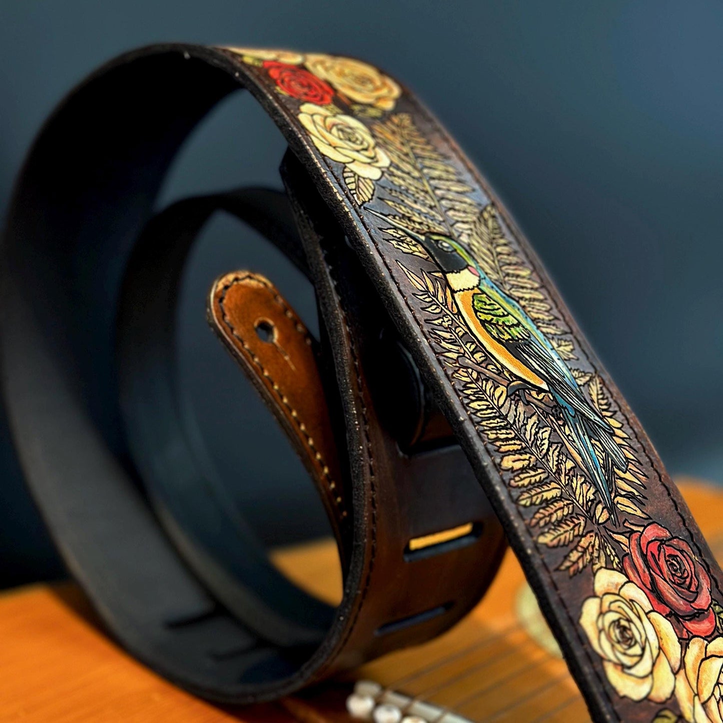 Personalized Bird Guitar Strap - Retro Style strap for Acoustic, Bass, Classical & Electric Guitar - Gift for her/him/them - Hummingbird